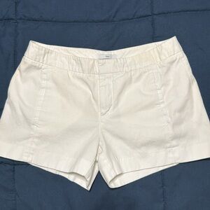 GAP SZ 4 White Chino Shorts 100% Cotton for Effortless Style